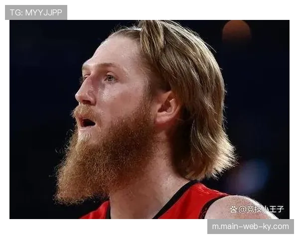 马内克13分7板3助表现全面，同曦外援内线作用明显